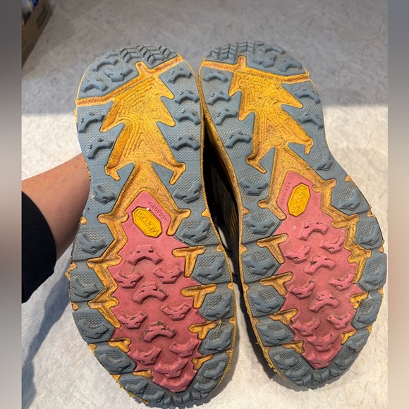 Women’s Hoka Hiking Boots! - Picture 4 of 5